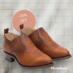 NIB Frye leather bootie